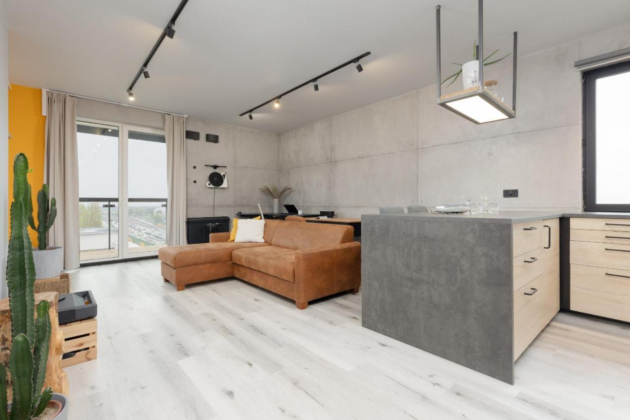 Industrial Pet-friendly With Movie Projector By Renters Appartamento *